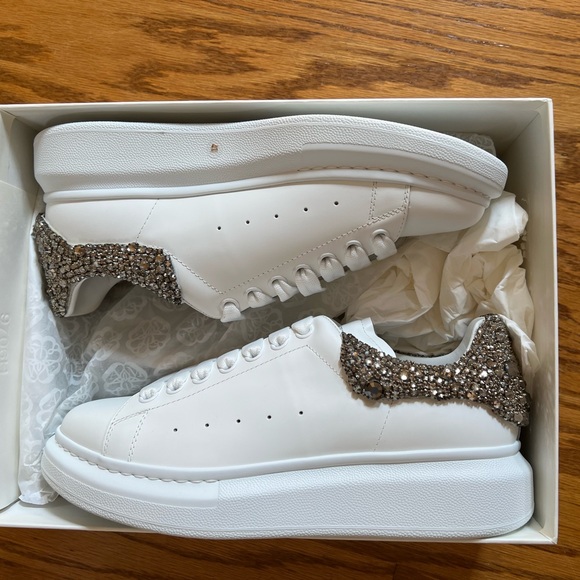 Alexander McQueen Jewel-Counter Leather Oversized Sneaker in 41. - Picture 8 of 10